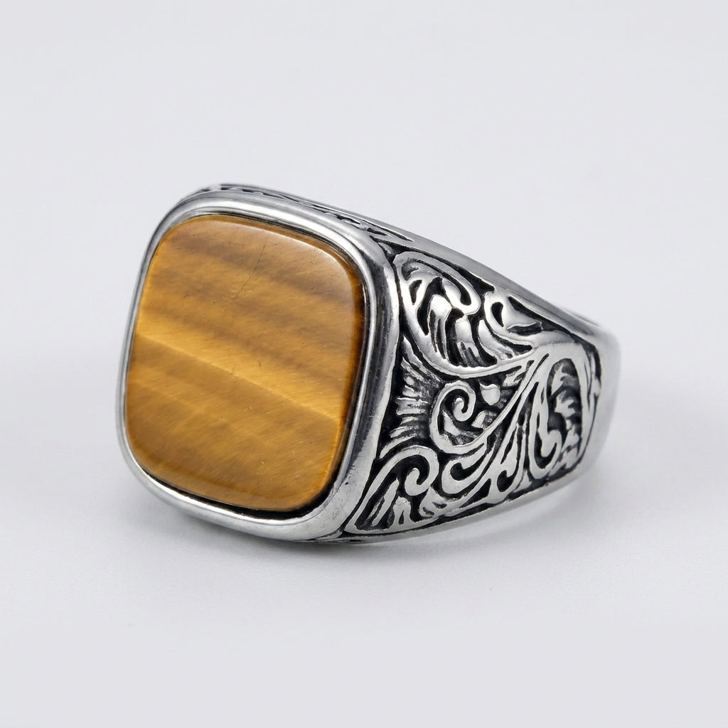 Chevalière œil de tigre ciselée, argent, vue trois quarts