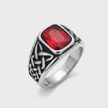 Chevalière noeud celtique pierre rouge, vue trois quarts