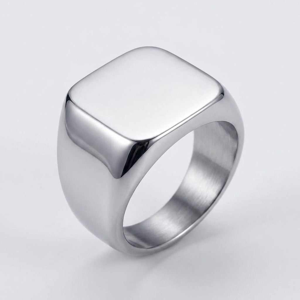 Chevalière plateau carre argent, vue trois quarts