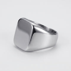 Chevalière plateau carre argent, vue de profil