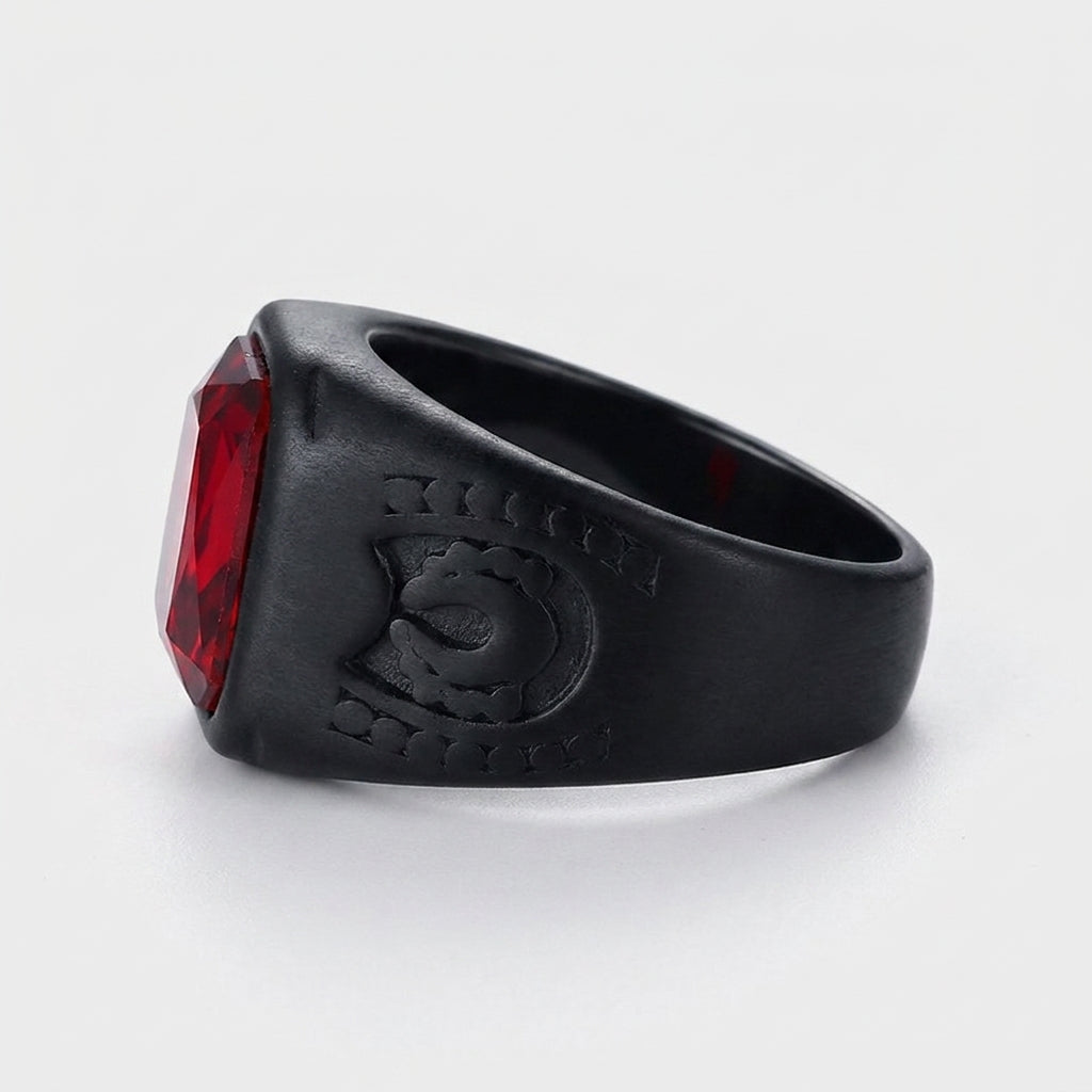 Chevalière pierre rouge noire, vue de profil